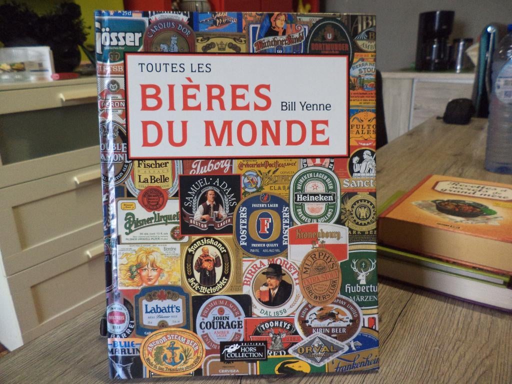 av 1 livre toutes les bieres du monde  3.00 euro, Enlèvement ou Envoi, Comme neuf