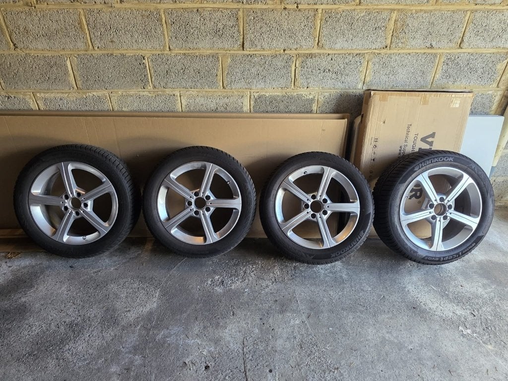 4 jantes 17" Mercedes + 4 pneus hiver Hankook, Autos : Pièces & Accessoires, Pneus hiver, Véhicule de tourisme, 205 mm, Enlèvement