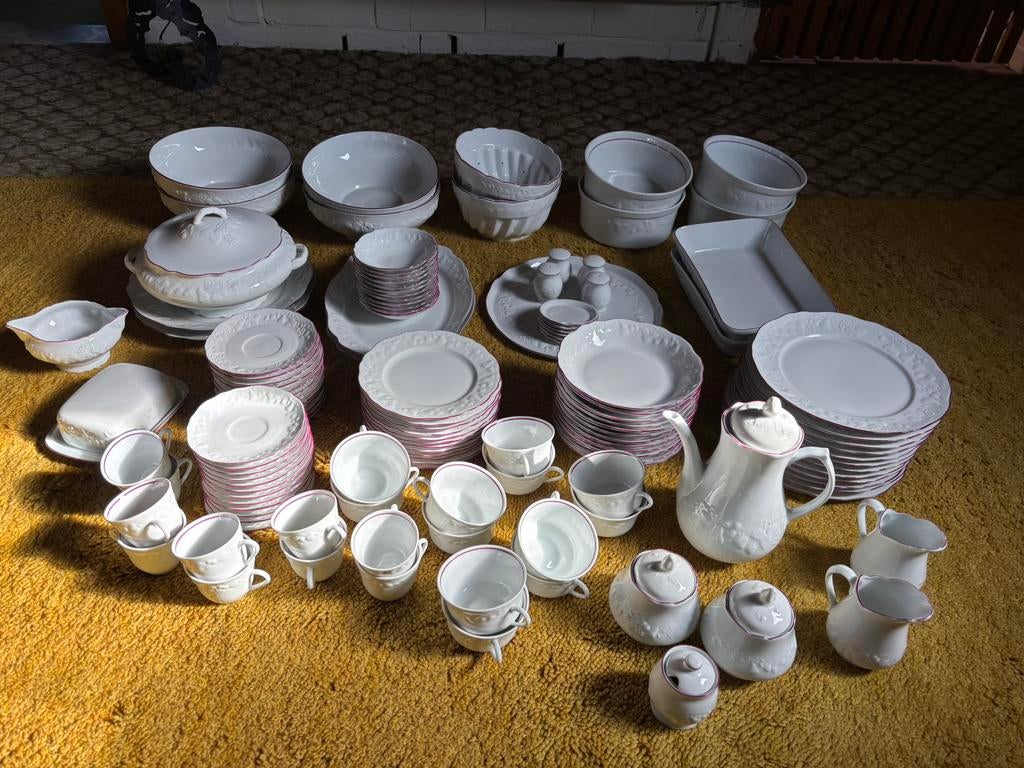 Porseleinen servies / nieuwstaat / lourioux, Ophalen