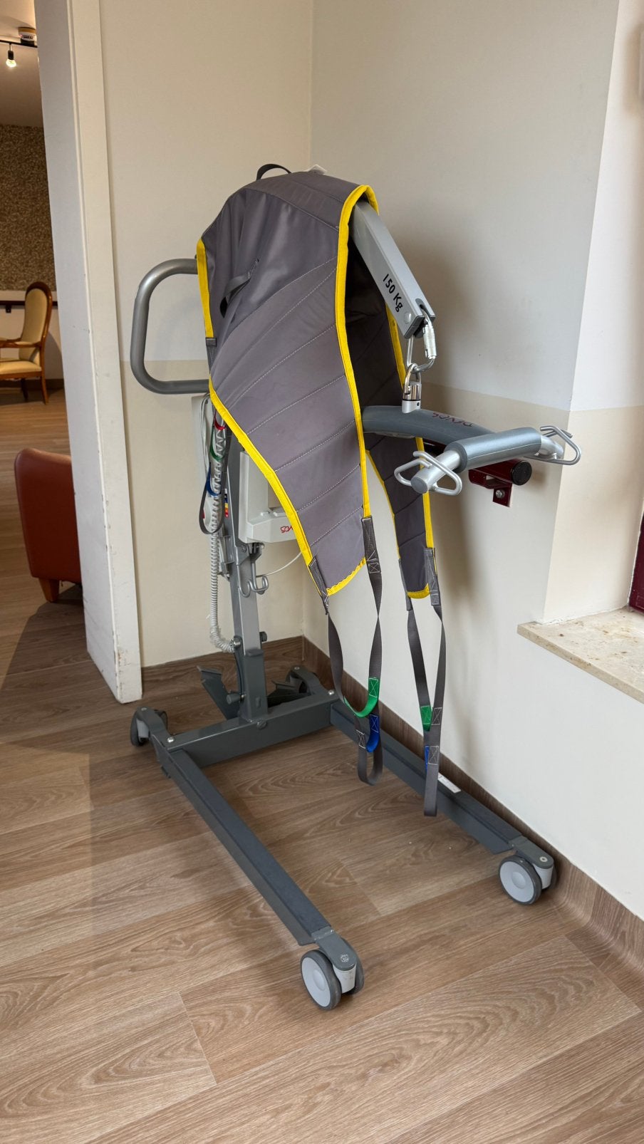 Invacare Birdie Compact lève-personne élect + sangle 150 kg, Enlèvement, Comme neuf