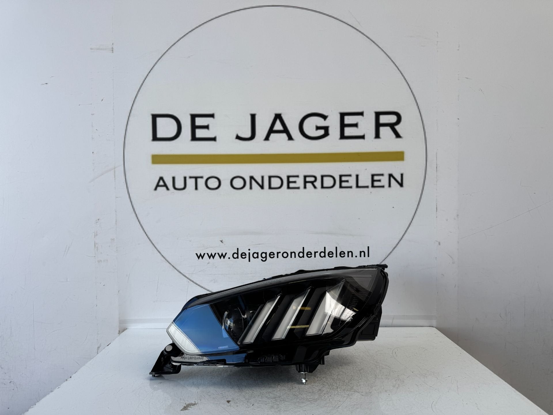 Phare avant gauche Full LED pour Peugeot 208 II 90173998, Taurusavenue 1
2132 LS  Hoofddorp, NL, Contact.group@renault.com, Stellantis N.V.