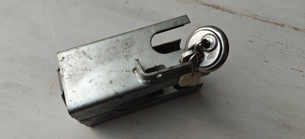 Slot aanhangwagen met 2 sleutels, Auto diversen, Aanhangwagen-onderdelen, Ophalen of Verzenden, Zo goed als nieuw