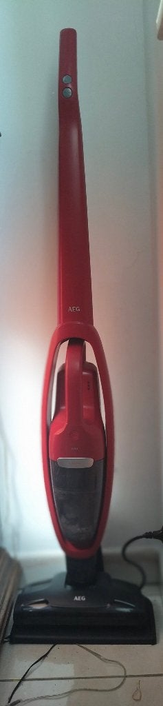 AEG stofzuiger / Aspirateur  QX6, Elektronische apparatuur, Ophalen, Gebruikt, Geschikt voor tapijt, Minder dan 1200 watt