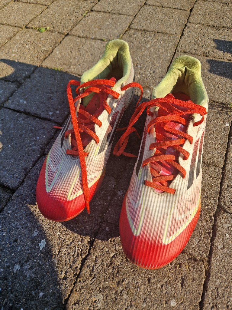 Voetbalschoenen, Sport en Fitness, Ophalen, Zo goed als nieuw, Schoenen