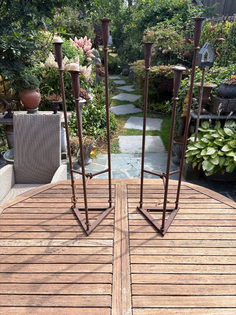 Twee metalen kaarshouders voor in de tuin, Ophalen, Gebruikt, Bruin, Metaal