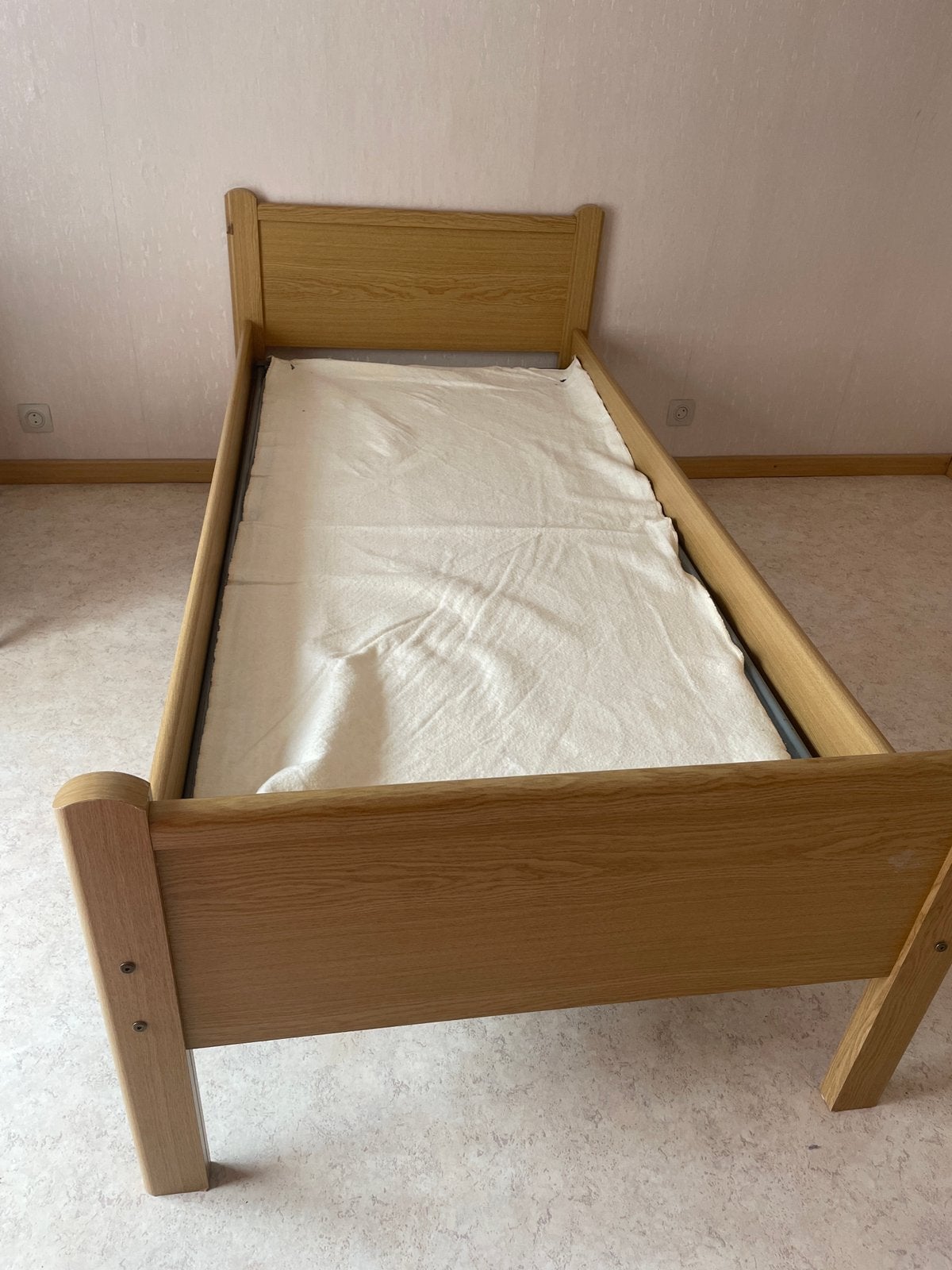 Éénpersoonsbed, Enlèvement, Utilisé, Une personne, Crème