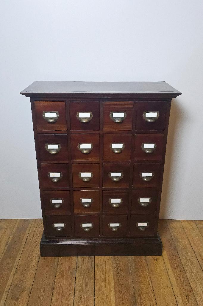 Meuble d'apothicaire en acajou et laiton - Commode vintage, 25 à 50 cm, Enlèvement ou Envoi, Comme neuf, 50 à 100 cm