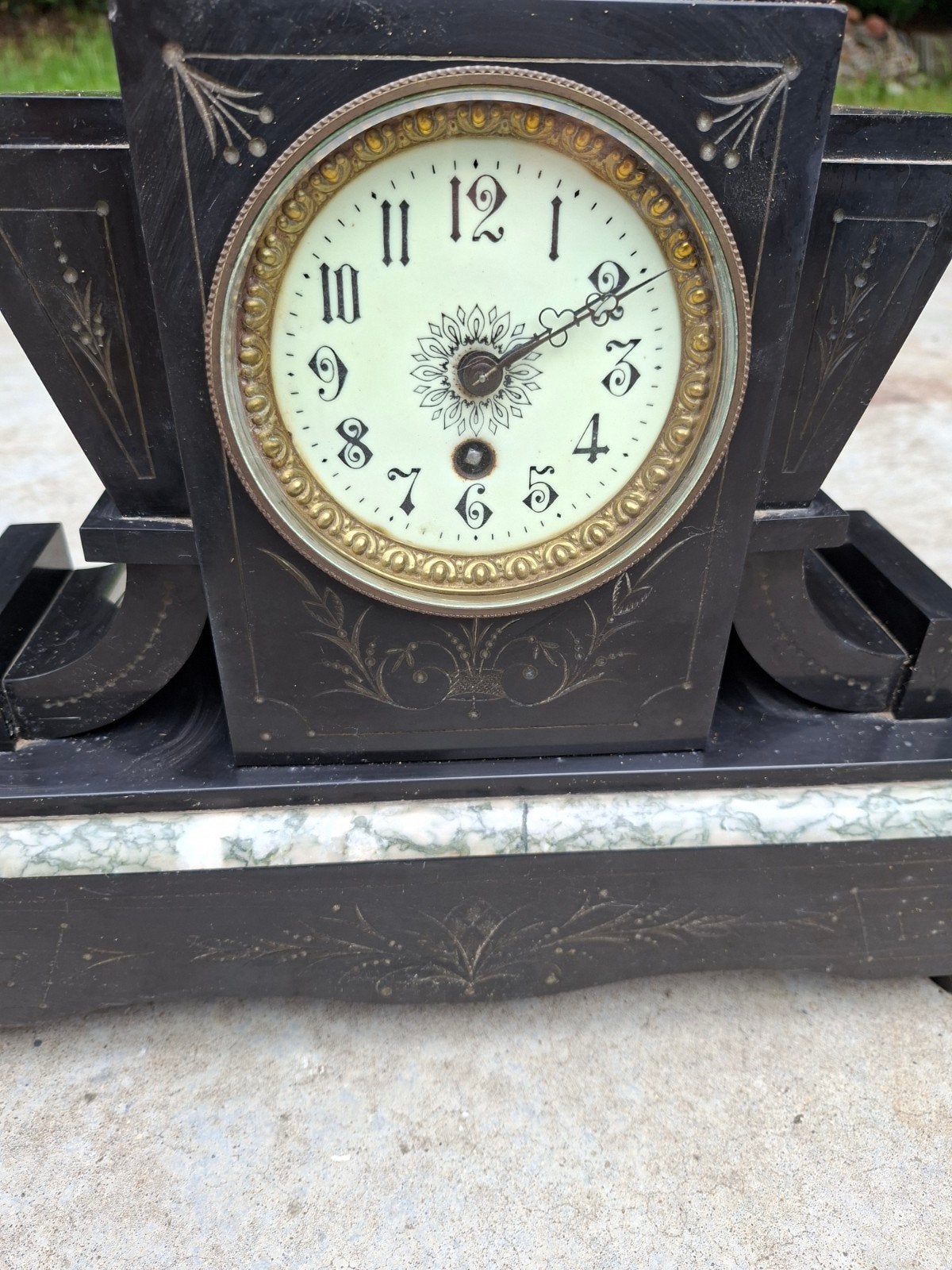 Oude antieke art deco penduleklok, Ophalen