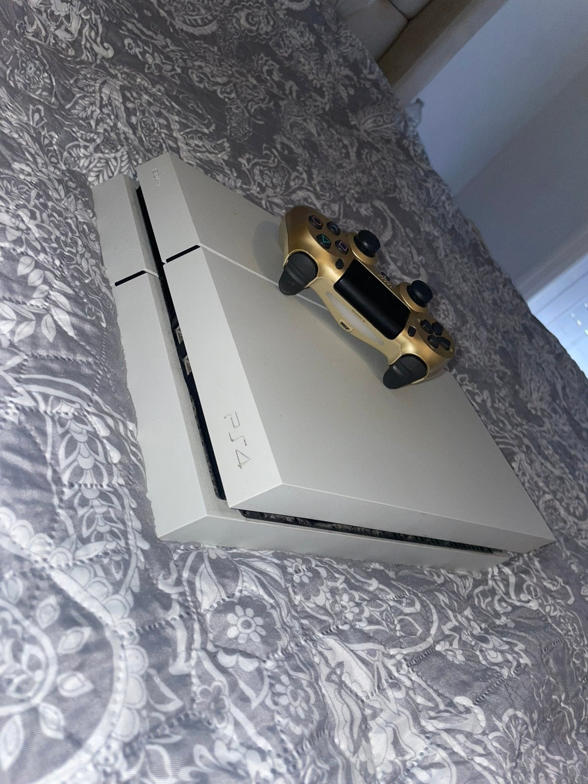 ps4 wit met gouden controller, Games en Spelcomputers, Games | Sony PlayStation 4, Ophalen, Gebruikt