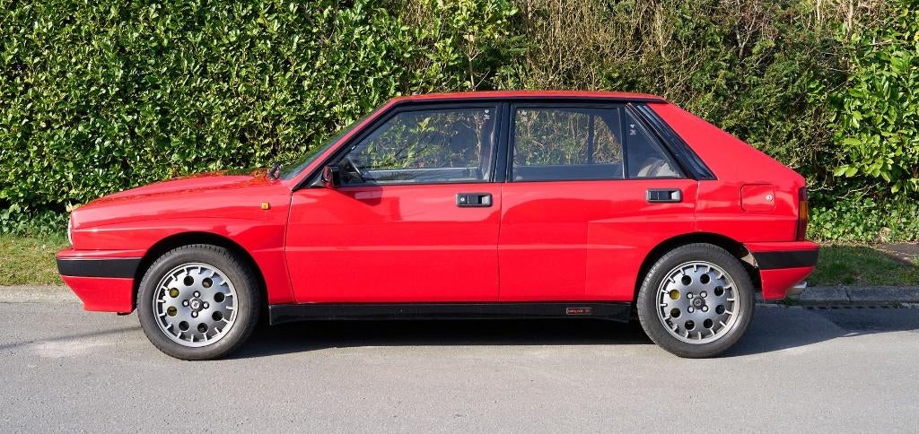 Lancia Delta HF Turbo Integrale 16V, Autos, Lancia, Particulier, Delta, Essence, Boîte manuelle, Rouge, Gris, Alcantara, Quatre roues motrices / 4X4