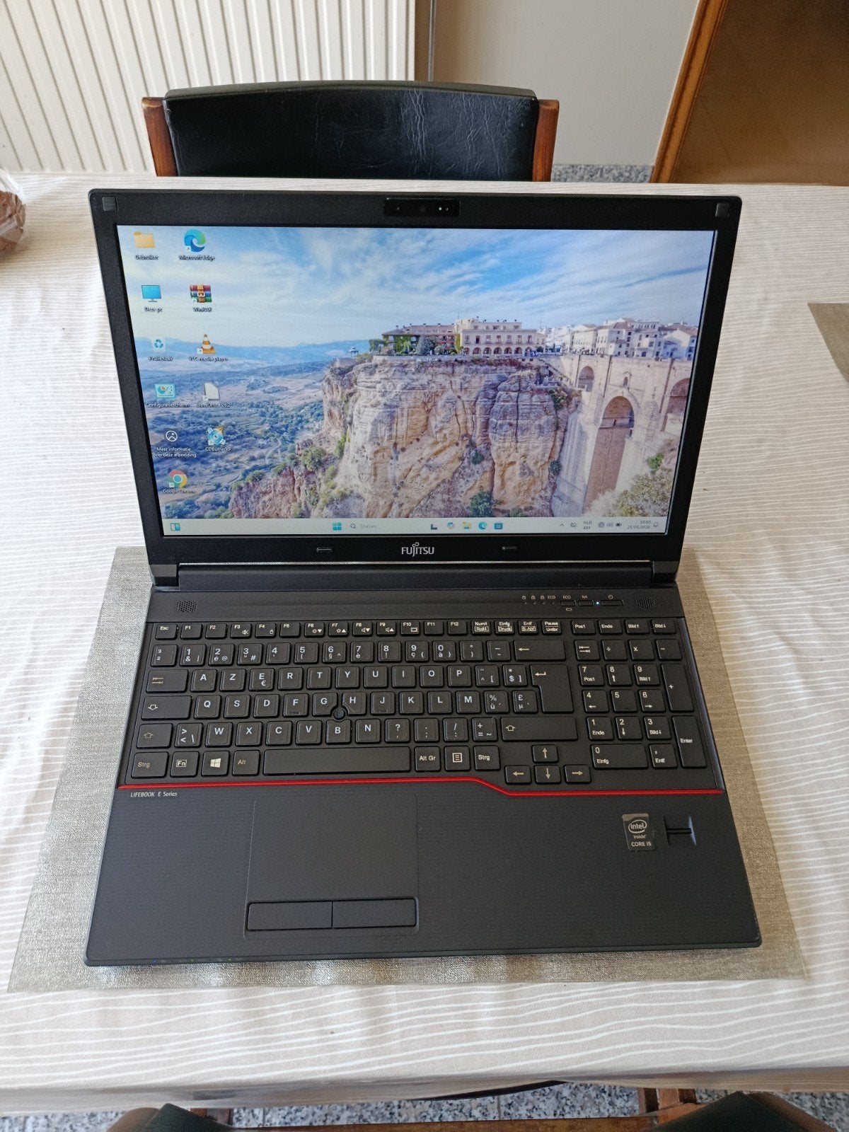 Fujitsu 15 inch i5 laptop met windows 11, 16GB ram, SSD, Computers en Software, Overige Computers en Software, Ophalen