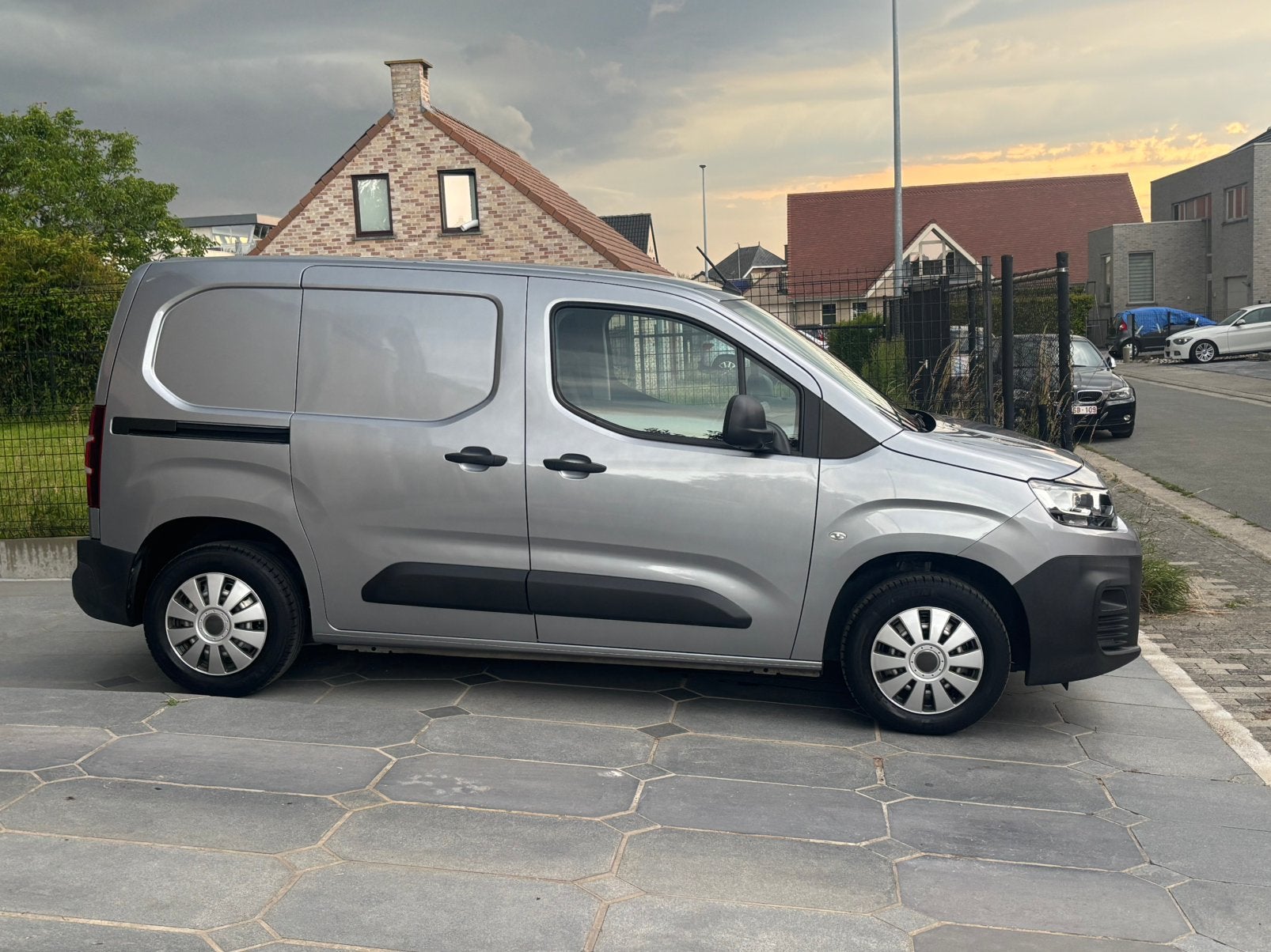 Citroën Berlingo * 1.2 Benzine 110pk *  3 zitplaatsen, Auto's, Bestelwagens en Lichte vracht, Citroën, https://public.car-pass.be/vhr/5db091d3-8593-4fb4-bd48-5992b6c79fe3
