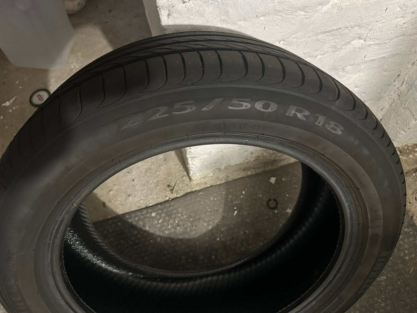Pirelli banden 225/50/18, Auto diversen, Autosport-onderdelen, Ophalen, Zo goed als nieuw