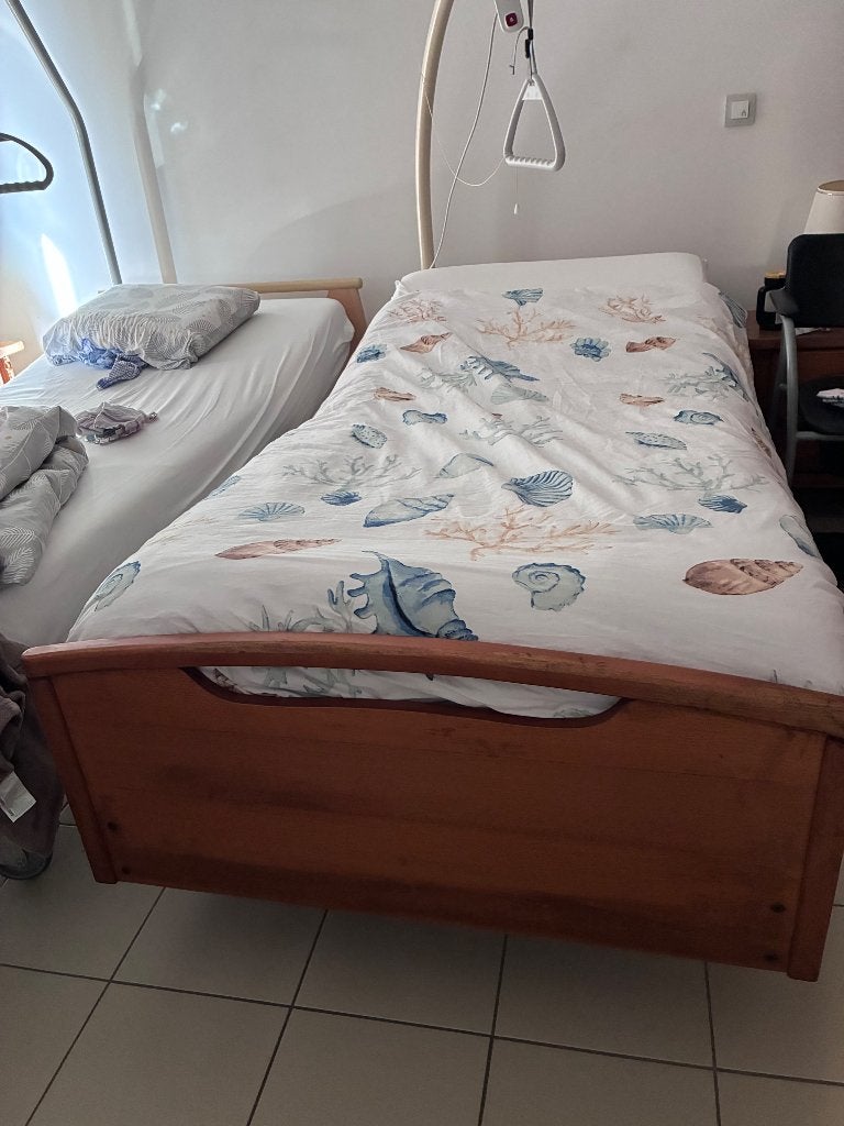 lits médicalisés HMS - Vilgo, Maison & Meubles, Beige, Enlèvement, Une personne, Comme neuf