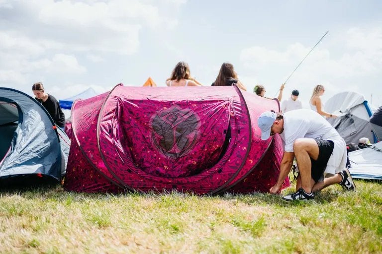 tomorrowland dreamville tent nieuwstaat, Caravans en Kamperen, Ophalen, Zo goed als nieuw, Tot en met 4