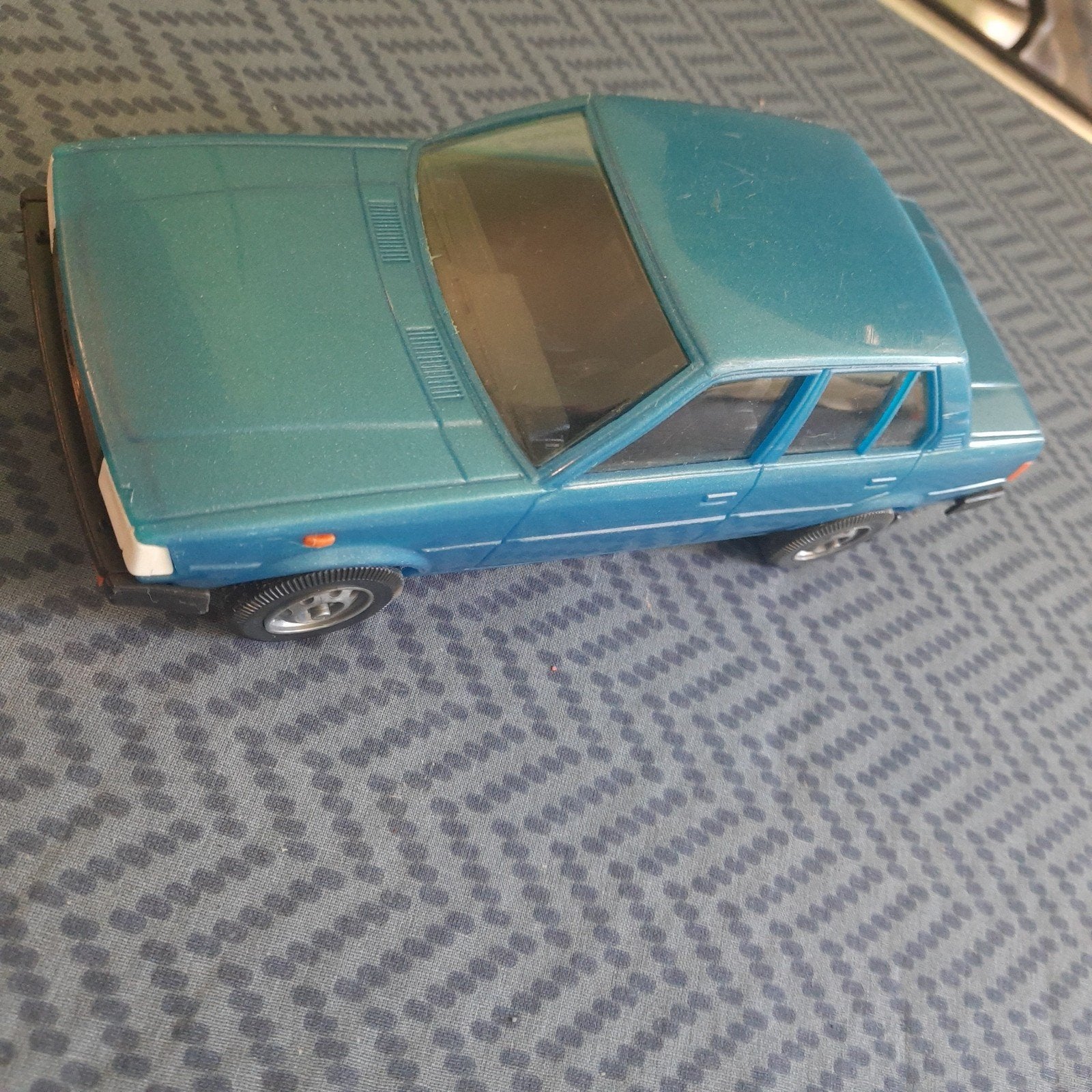 TOYOTA COROLLA DX*ca.1:22*VINTAGE*PLASTIC*FINLAND* MINT *, Hobby en Vrije tijd, Modelauto's | 1:24, Ophalen, Zo goed als nieuw