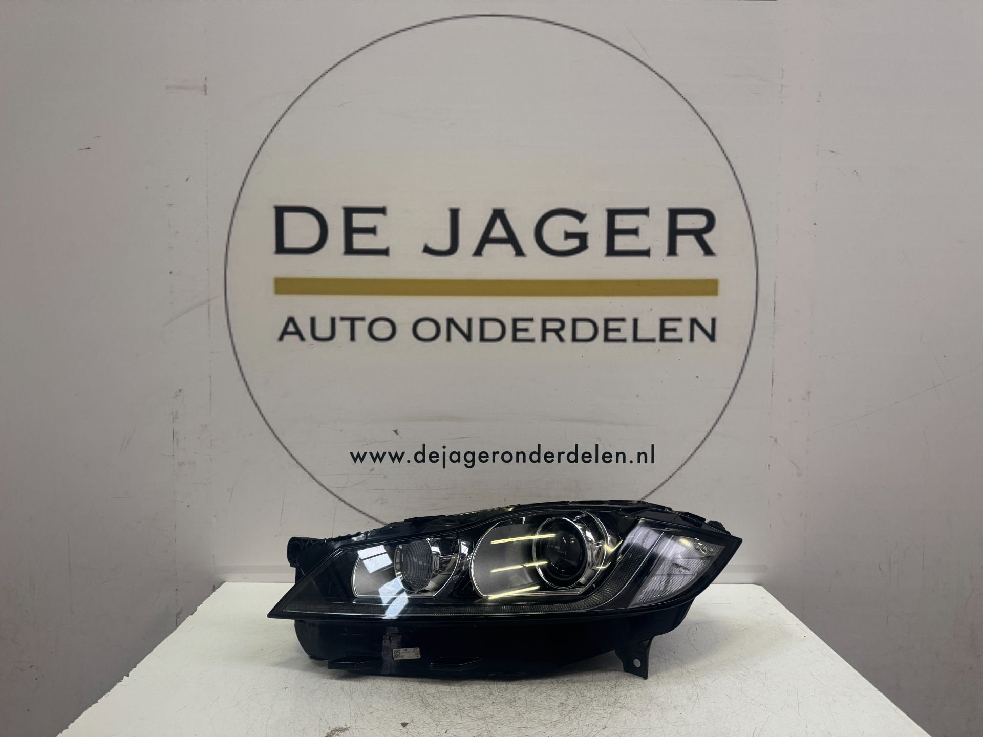 JAGUAR XF F PACE XENON KOPLAMP LINKS GX63-13W030-EJ, Gebruikt, Dpoffice@jaguarlandrover.com, Abbey Road, Whitley 1
CV3 4LF  Coventry