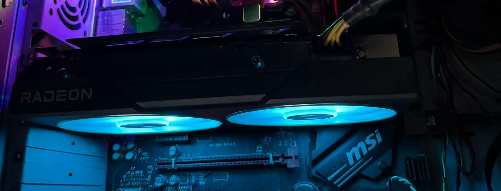 Amd rx 6600xt 8go rgb en parfait état de fonctionnement, Informatique & Logiciels, Cartes vidéo, Enlèvement ou Envoi, Comme neuf