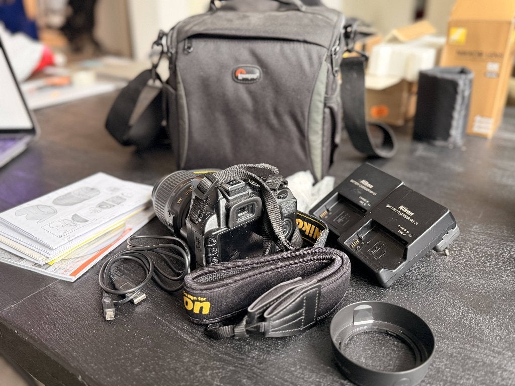Nikon D3100 + 18-55mm VR-lens + tas en accessoires, 14 megapixels, Spiegelreflex, Ophalen of Verzenden, Nikon