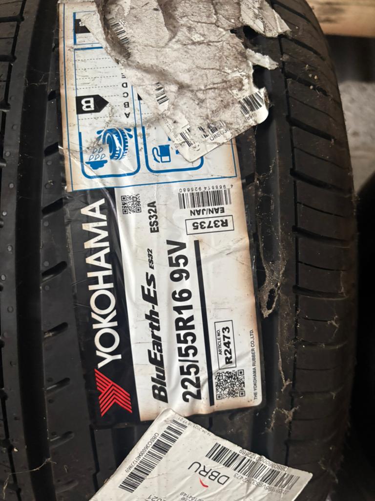 Pneus de marque yokohama 225/55/R16/95V, Enlèvement, Neuf