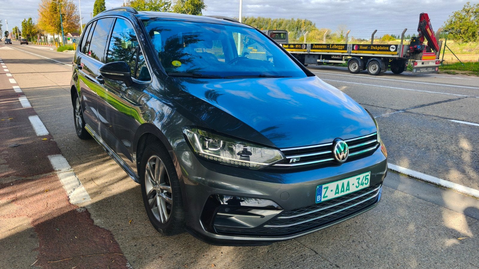 VOLKSWAGEN Touran 5 places DSG 
« Highline 1.6 TDI SCR 85k », Argent ou Gris, Achat, Euro 6, Entreprise