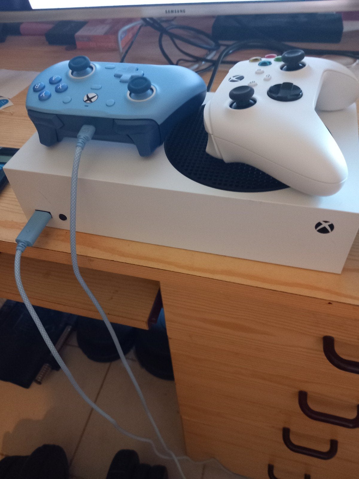 Xbox series s plus 2 controllers!, Games en Spelcomputers, Ophalen, Xbox Series S