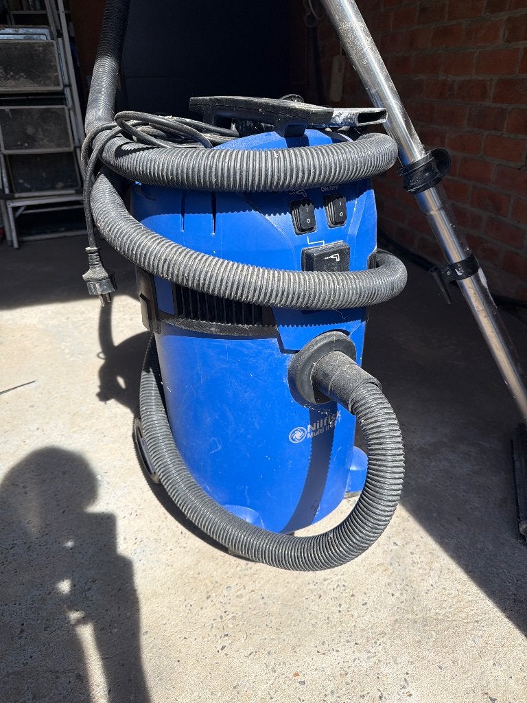 Nilfisk bouwstofzuiger – slechts 1 verbouwing gebruikt, Enlèvement, Comme neuf, Aspirateur d'eau
