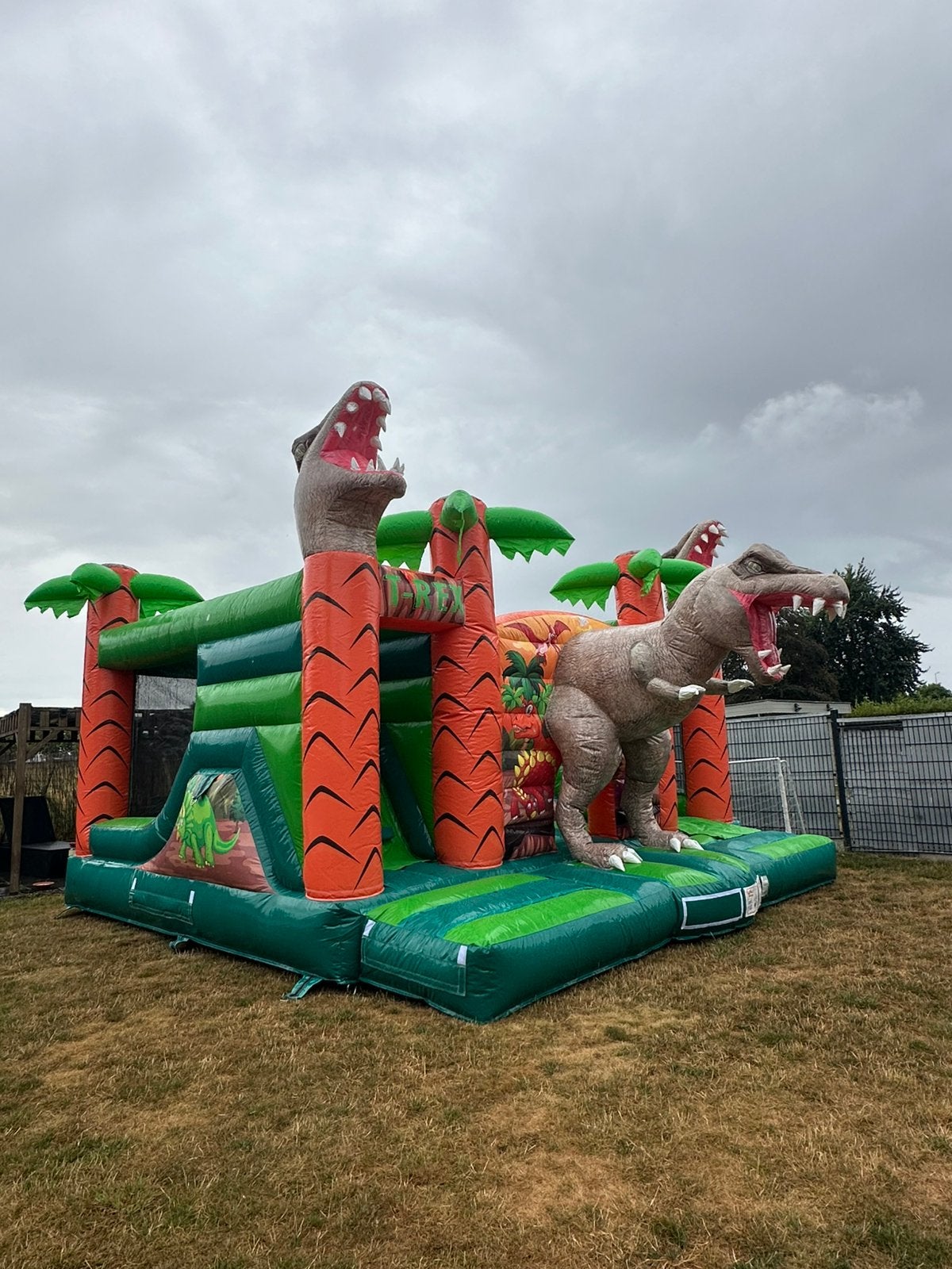 Chateau dinosaures a louer, Enlèvement, Comme neuf