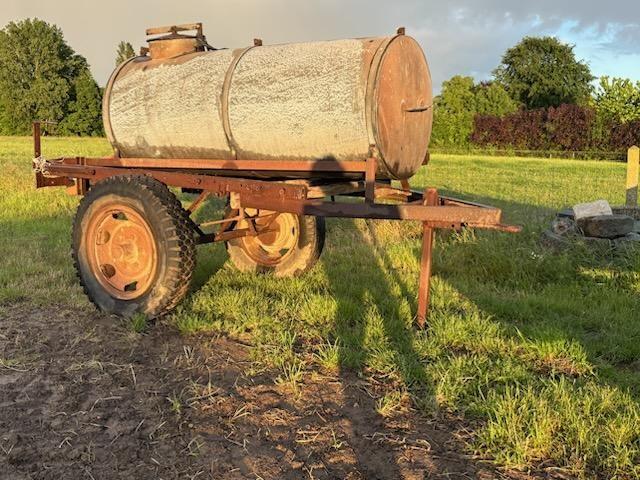 Watervat met drinkbak voor paarden/runderen, Zakelijke goederen, Ophalen