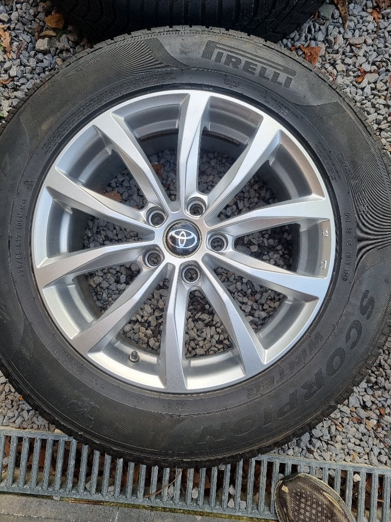 Jantes et pneus hiver 225/65/17 toyota rav4 2019-..5x114,3, Autos : Pièces & Accessoires, Pneus hiver, 17 pouces, Enlèvement, Jante(s)