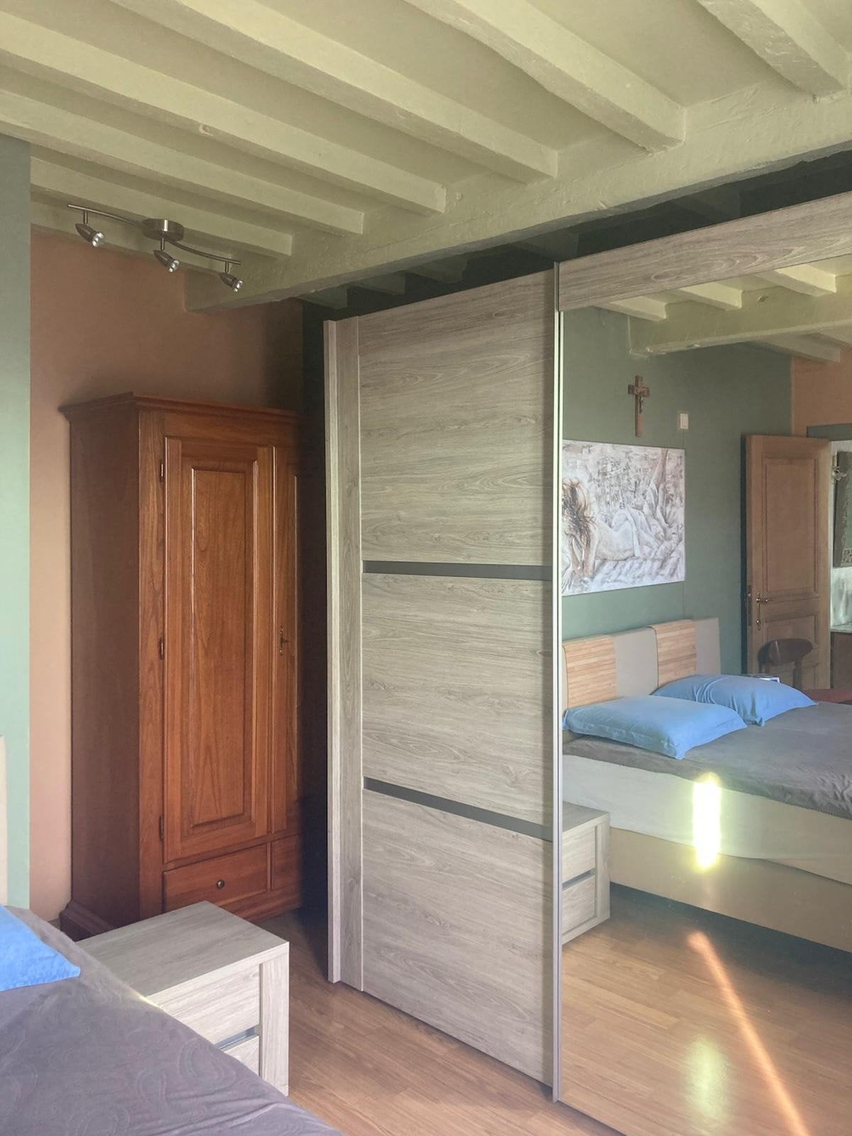 Grande armoire avec miroir et portes coulissantes (pas IKEA), Enlèvement