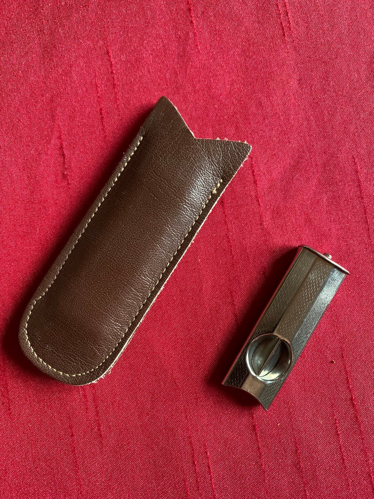 Ancien coupe-cigares cigarillos de poche avec etui en cuir, Antiquités & Art, Enlèvement ou Envoi