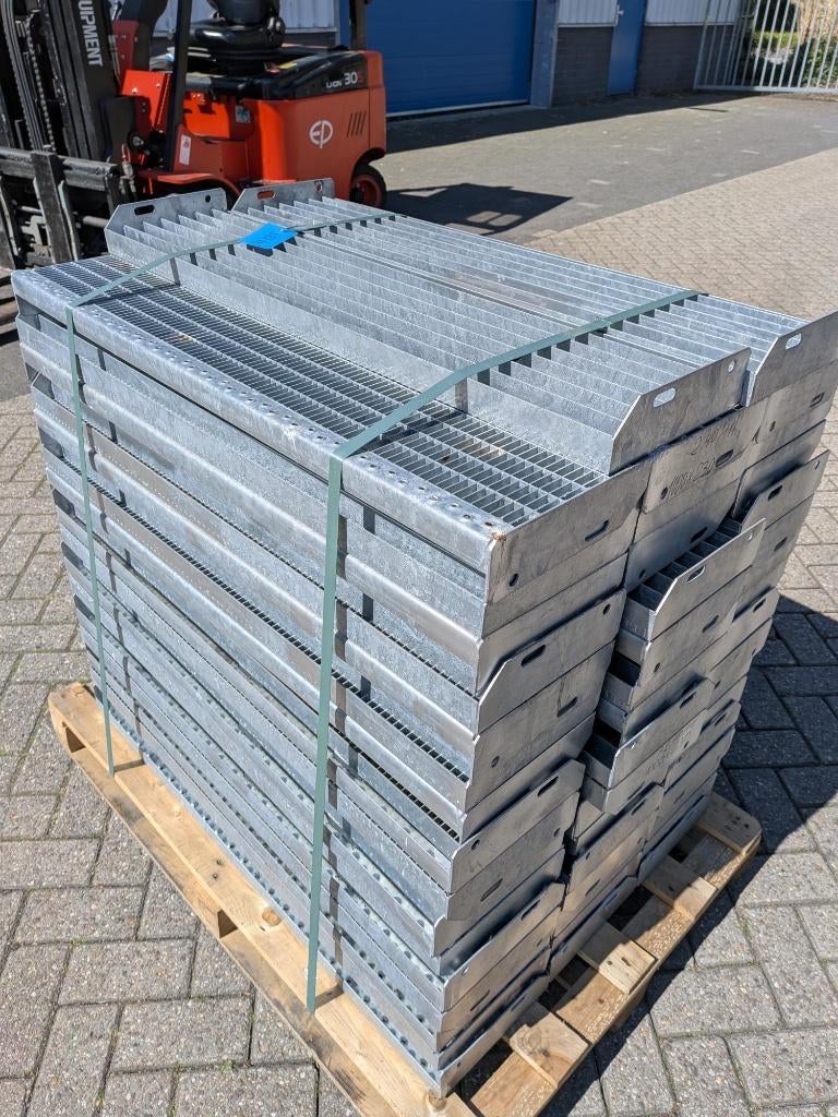 Partij Palletverkoop roostertreden roosters verzinkt nieuw, Ophalen of Verzenden, Nieuw, Trap, 2 tot 4 meter
