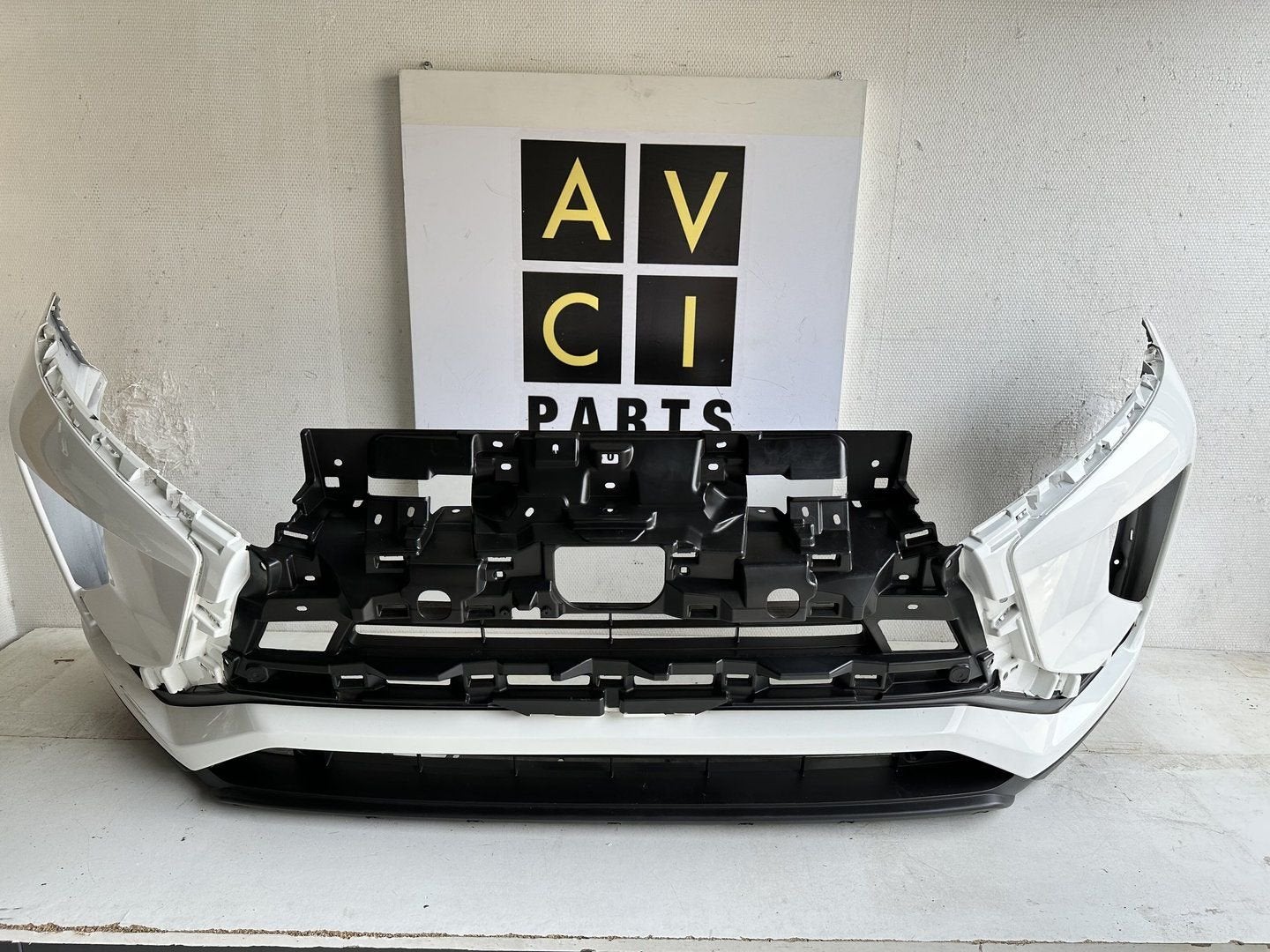 Mitsubishi Eclipse Cross voorbumper bumper 6400-H717ZZ, -, Utilisé, Mitsubishi, -
