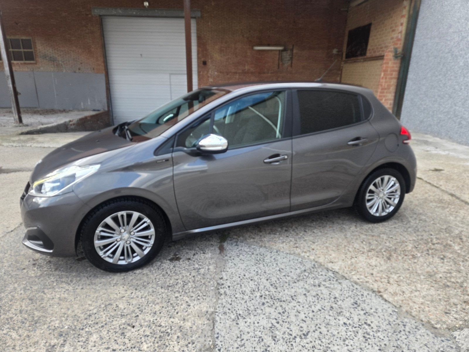 PEUGEOT 208. ANNÉE 2019, Achat, Particulier, Essence