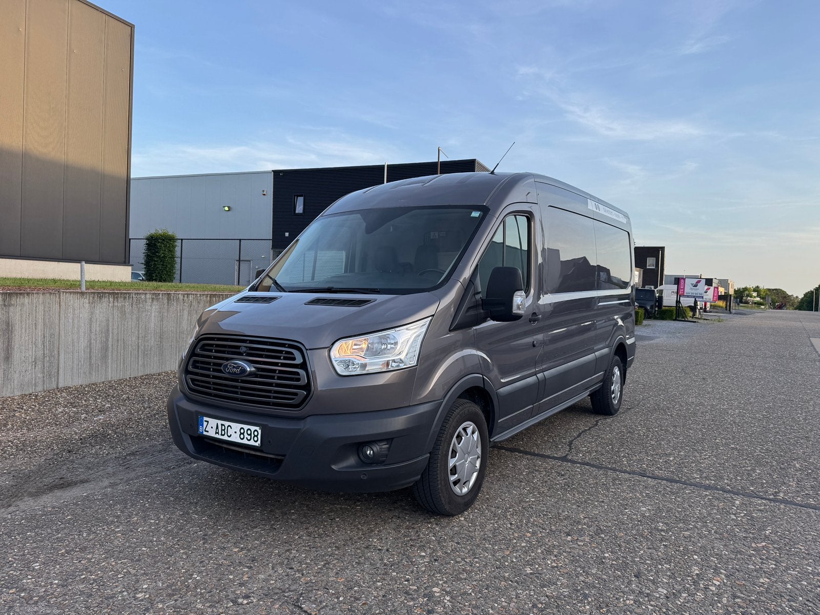 Ford Transit L2H2 2.0 3 ZIT NAVI/LEDER/CAMERA/GARANTIE, Auto's, Bestelwagens en Lichte vracht, Voorwielaandrijving, Euro 6, 4 cilinders