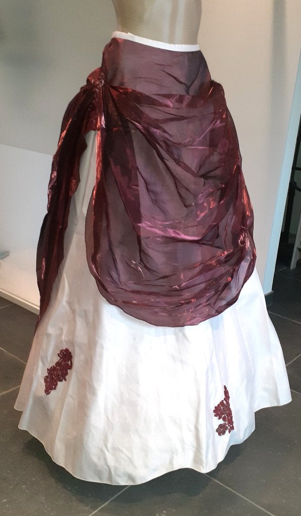 Rok unieke gala rok bordeaux met organza drapering XS, Vêtements | Femmes, Jupes, Enlèvement ou Envoi, Taille 34 (XS) ou plus petite