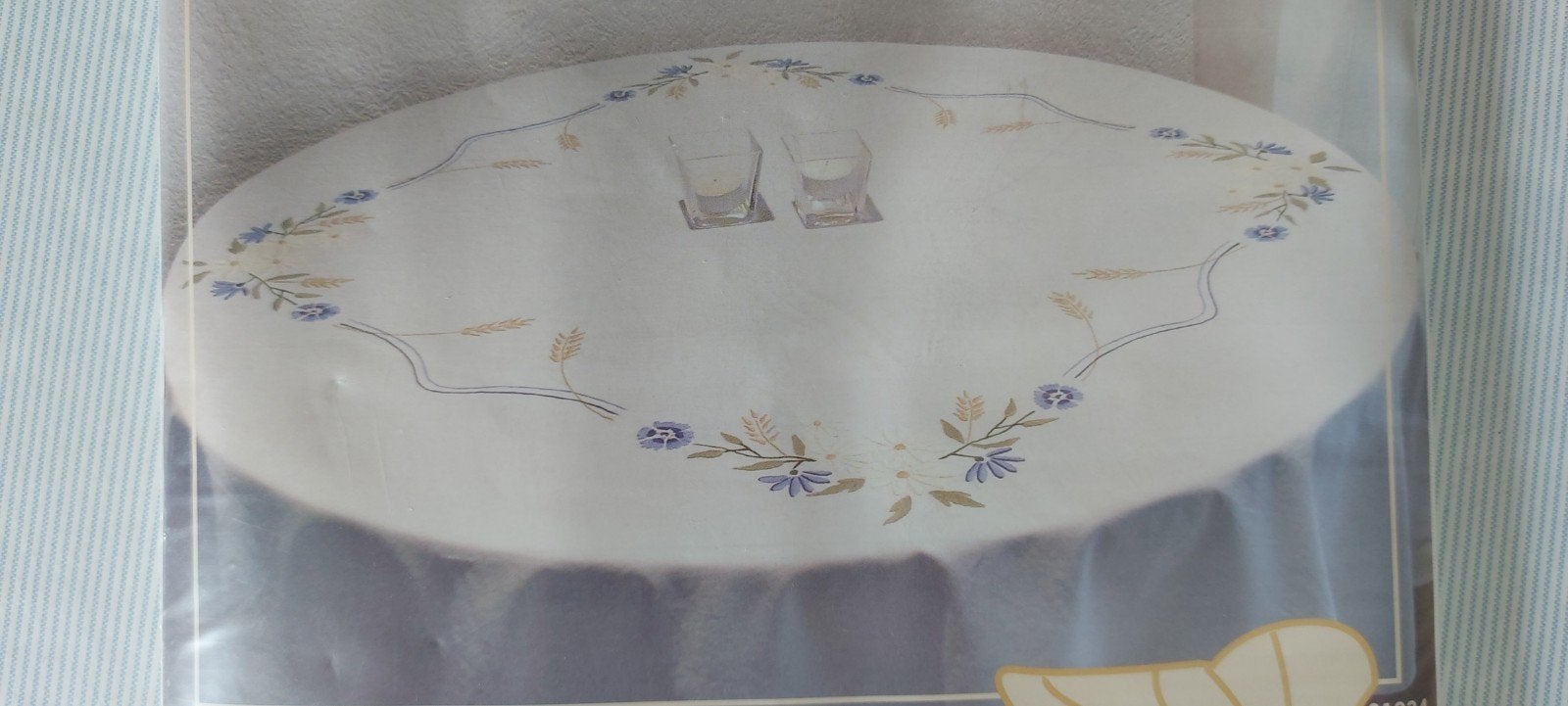 Nieuw compleet katoenen borduurpakket tafelkleed diam. 160cm, Ophalen of Verzenden, Nieuw, Handborduren, Borduurpakket