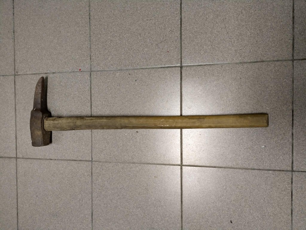 Pikhouweel, Enlèvement, Pioche