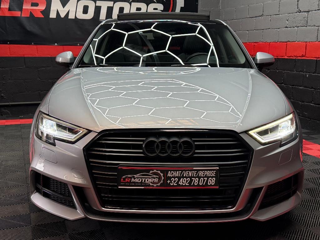 ** Audi A3 sportback // s-line // toit panoramique**, Autos, Cuir, Argent ou Gris, Achat, Phares directionnels