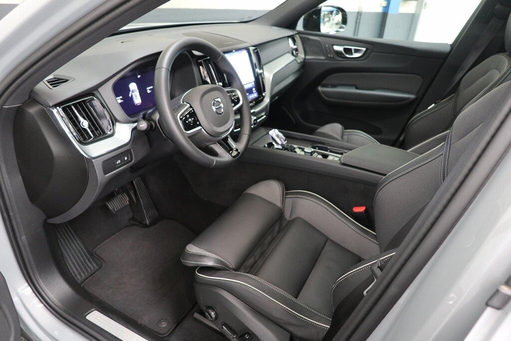 Volvo XC 60 T6 Recharge Plug-in Hybride AWD Plus Dark ACC B, Autos, Volvo, 0 kg, Argent ou Gris, Euro 6, Détection des panneaux routiers