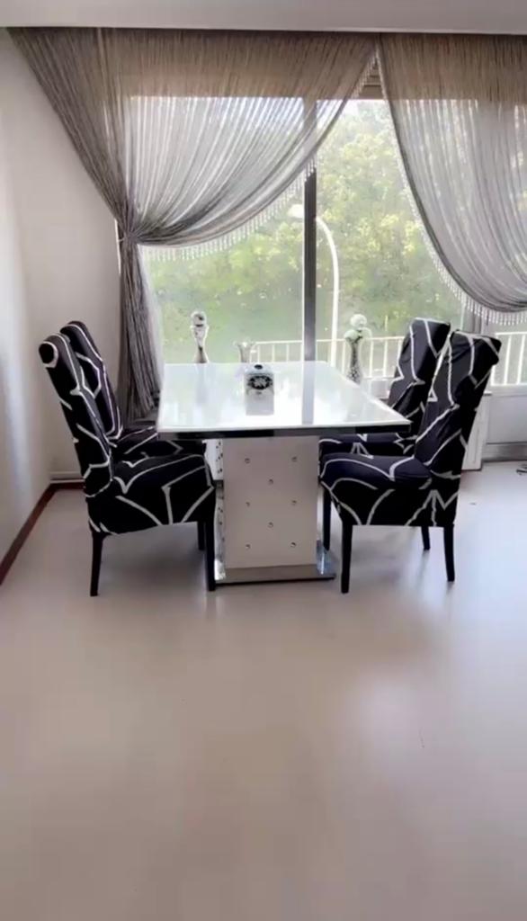 Tafel met stoelen, Ophalen, Glas