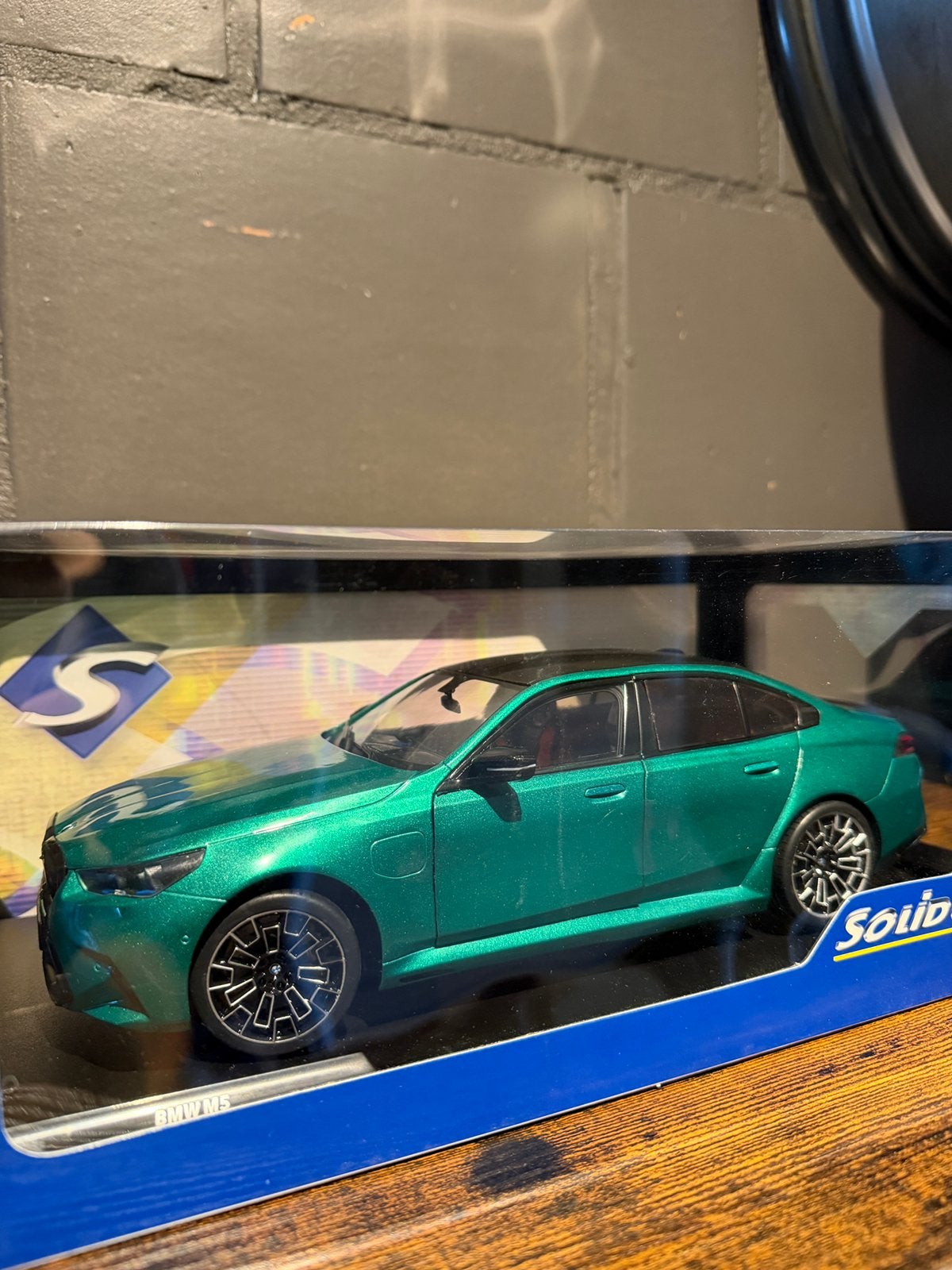 Isle of Man green bmw M5, Hobby & Loisirs créatifs, Voitures miniatures | 1:18, Enlèvement, Comme neuf, Solido