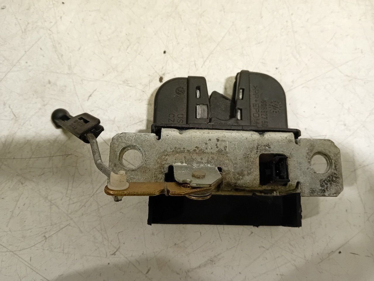Slot mechaniek kofferdeksel achterklep Volkswagen Polo, Onderdelen@venauto.nl, Van der Ven Autorecycling B.V., Gebruikt, Ettenseweg 76, 4706 PB Roosendaal, The Netherlands