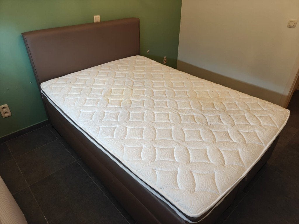 Bed , boxspring, Ophalen, Gebruikt, Beige, 140 cm