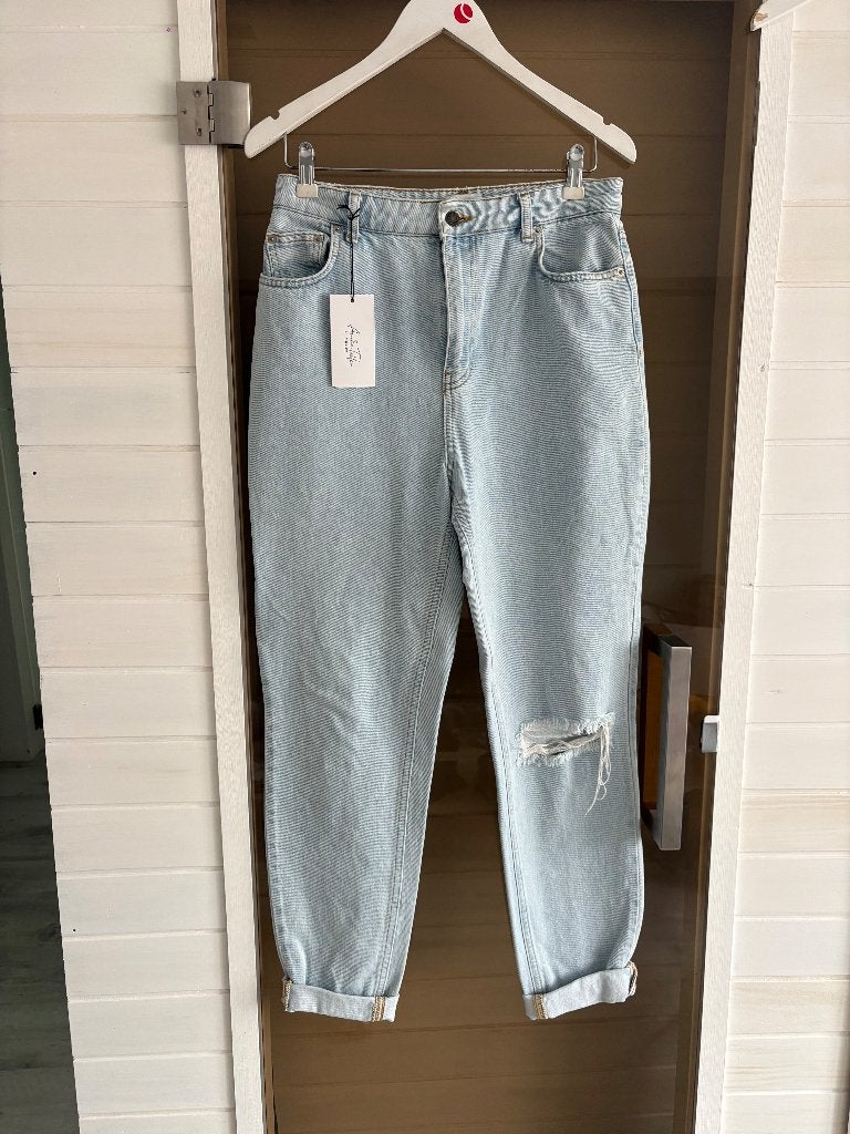 Mom Jeans NA-KD taille 38, Neuf, NA-KD, Enlèvement ou Envoi, W30 - W32 (confection 38/40)