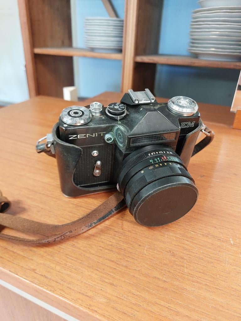 Zenit EM vintage camera, Ophalen