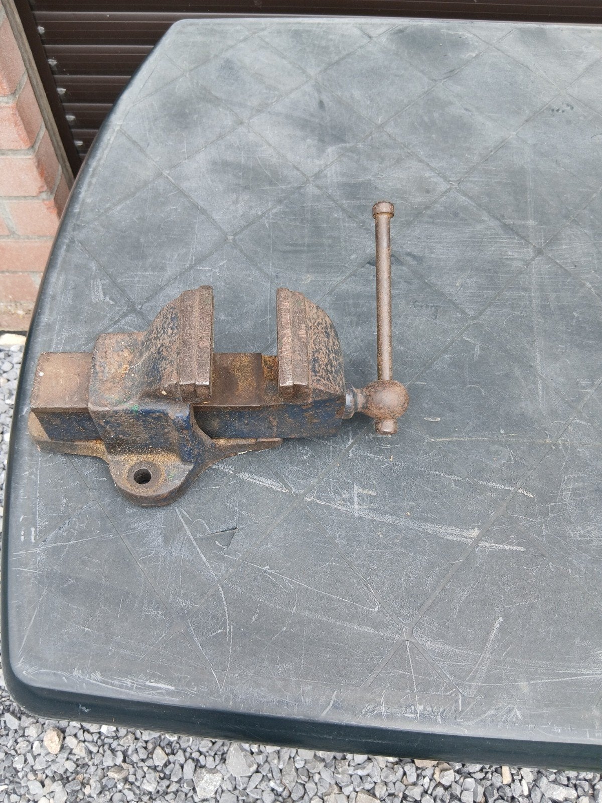 Etau, Bricolage & Construction, Enlèvement