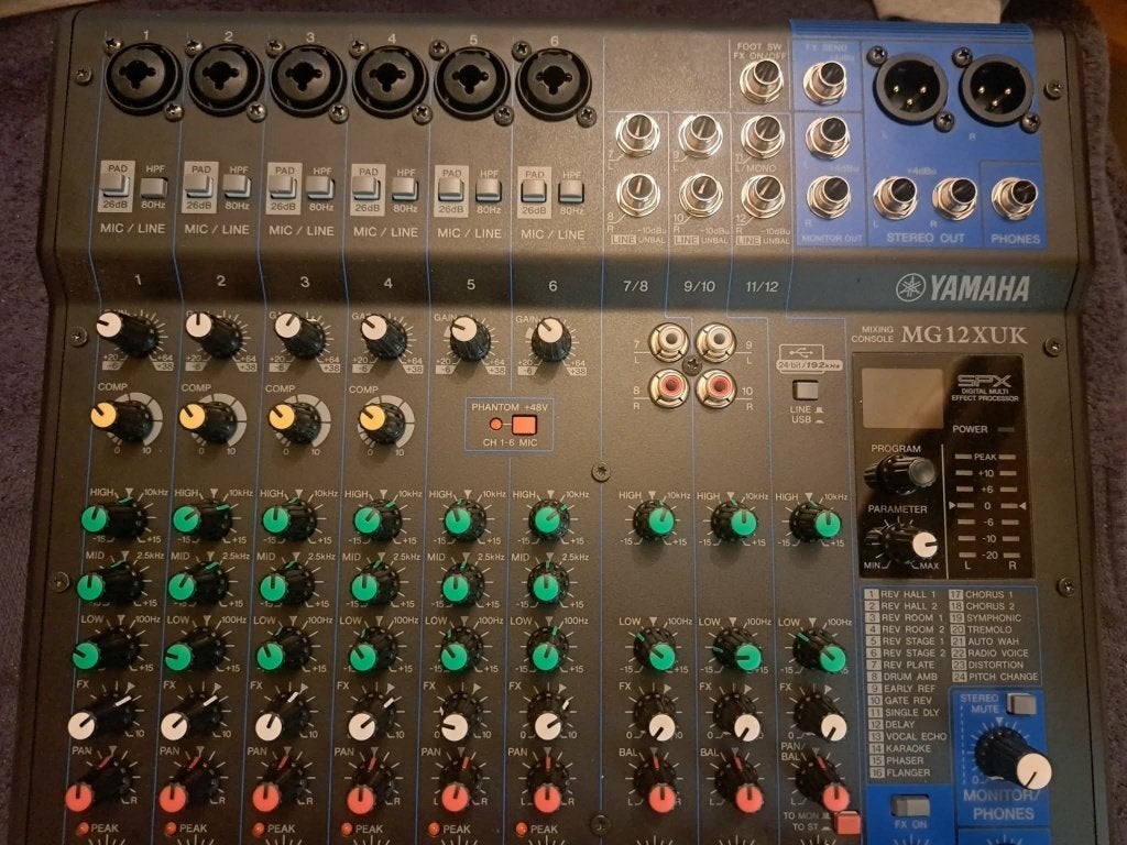 Yamaha MG + Electrovoice ZLX 12P 1000watts, Enlèvement, Comme neuf, 10 à 20 canaux, Entrée micro