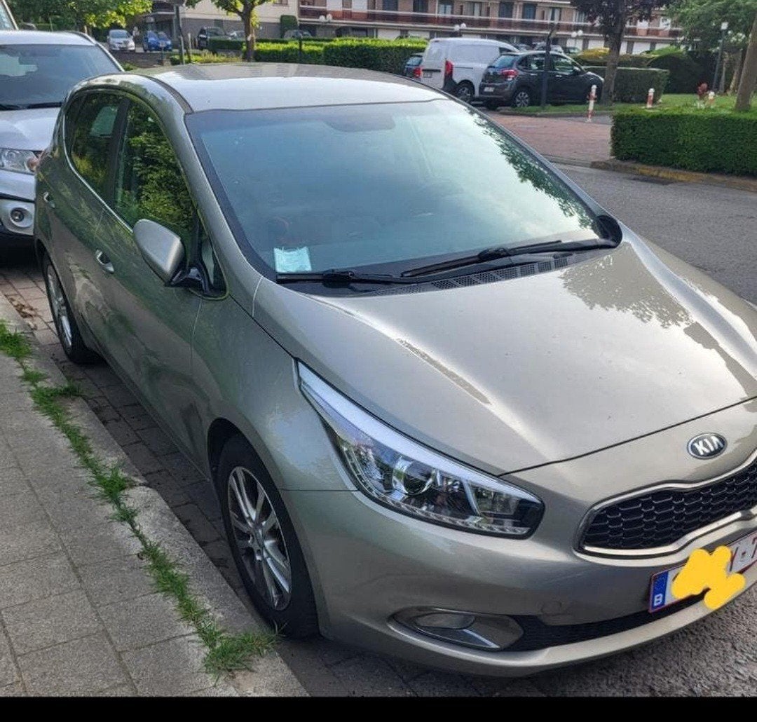 Kia ceed  1,4 gri, Particulier, Essence, Achat